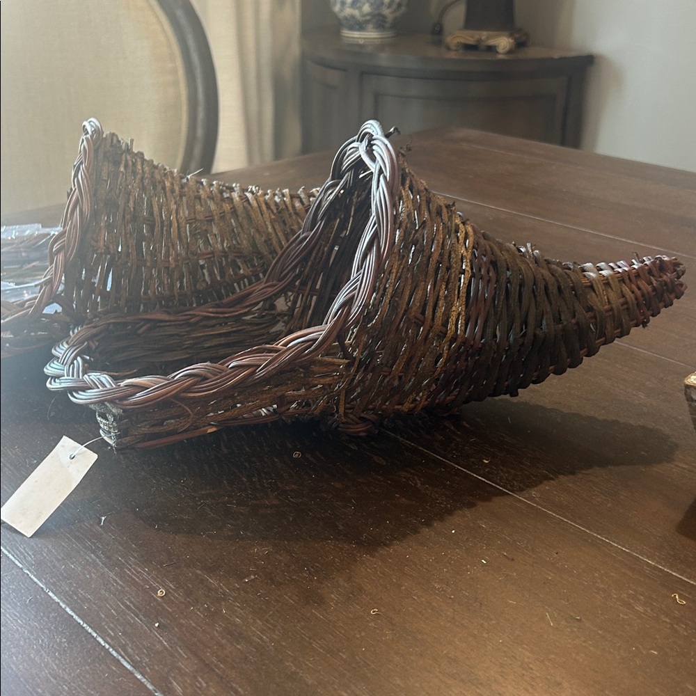 Woven Cornucopia Basket nwt